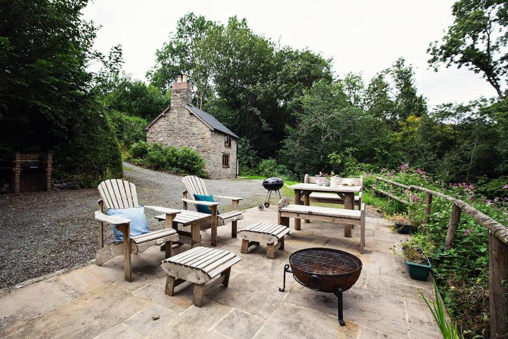 Cabalva Mill Cottage - Very Private And With Views Over The River Wye Clifford Exterior photo